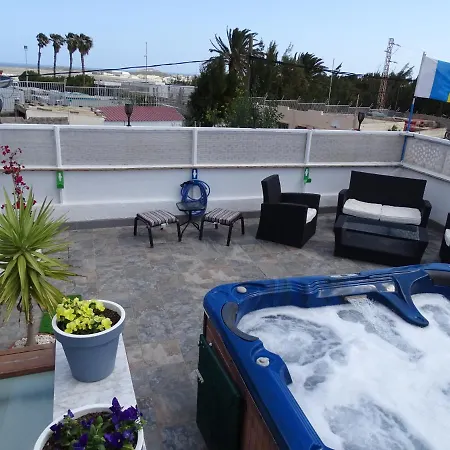 Rickaty Bed And Breakfast, Airport Hotel, De Aeropuerto, Palmas Airport, Gran Canaria Airport, Lpa, Spain Отель типа 